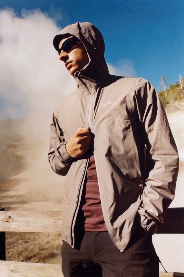 EXPLORE LIGHTWEIGHT GORE-TEX JACKET EXPLORE LIGHTWEIGHT GORE-TEX JACKET